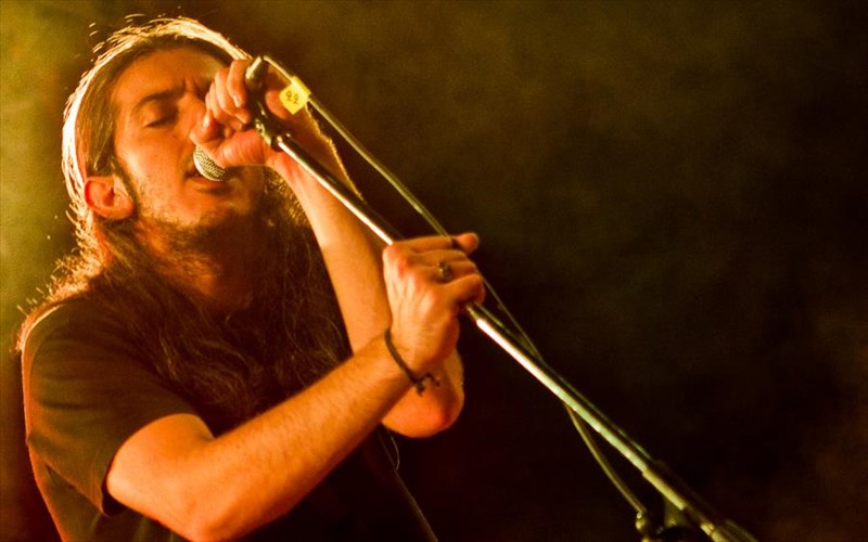 o-giannis-xaroulis-gia-treis-bradies-ston-botaniko