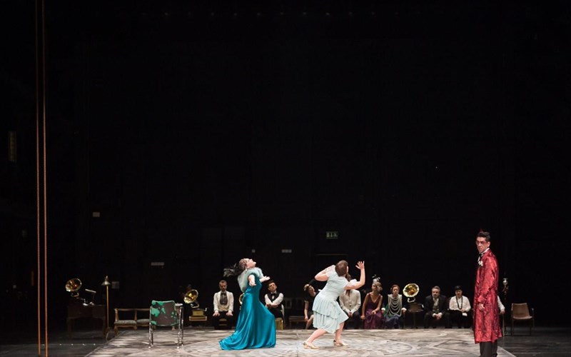 kritiki-theatrou-etsi-einai-an-etsi-nomizete