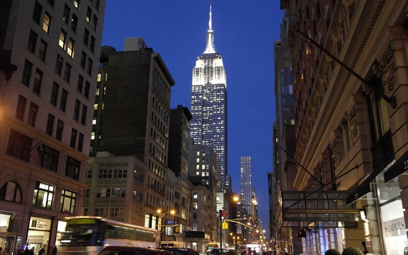 nea-yorki-mia-bolta-stin-poli