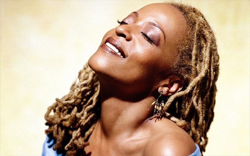 cassandra-wilson-mia-magiki-foni-sto-gazarte