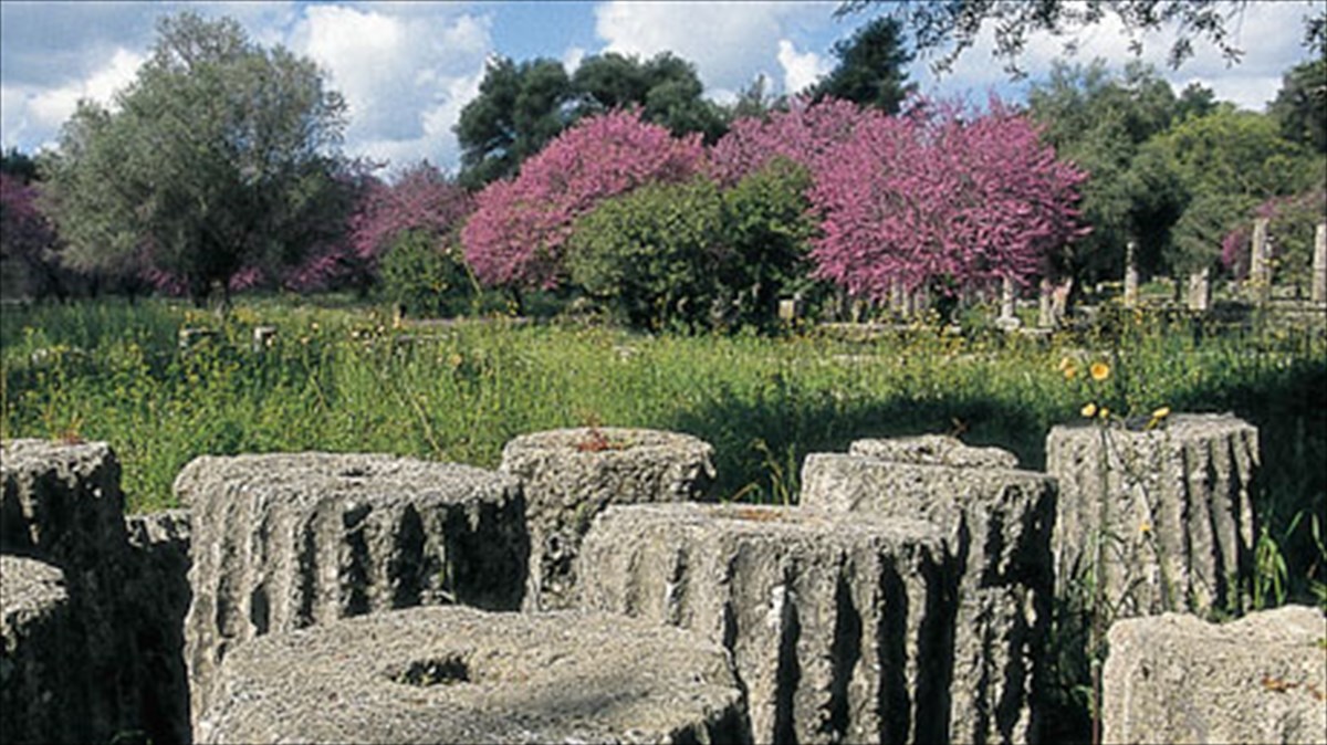 i-ellada-tou-national-geographic-sto-aerodromio-athinon