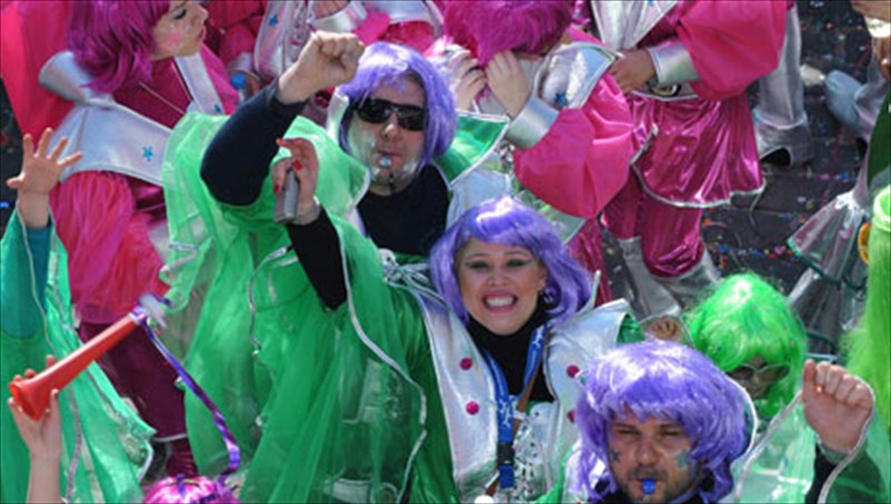 ksanthiotiko-karnabali-to-pantrema-tou-parelthontos-me-to-paron