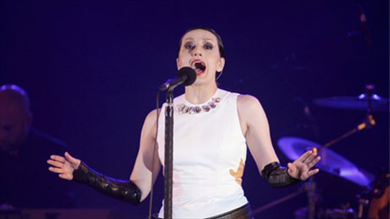 i-mousa-tou-almodobar-sto-megaro