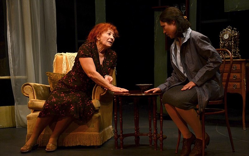 duo-gunaikes-xoreuoun-kai-meta-to-pasxa-i-xrusoula-diabati-kai-i-thaleia-matika-thaleia-matika