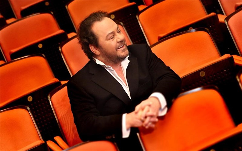 o-giannis-parios-mila-sto-clickatlifegr