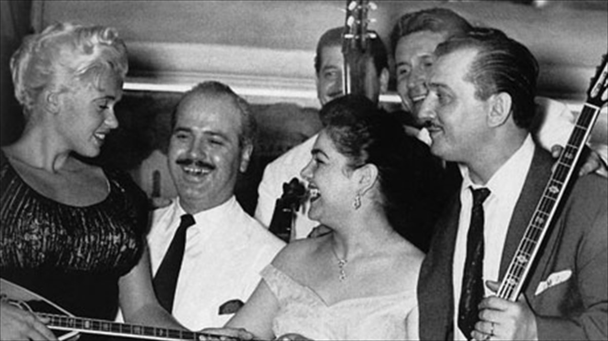 kalispera-kuria-linta-sto-theatro-badminton