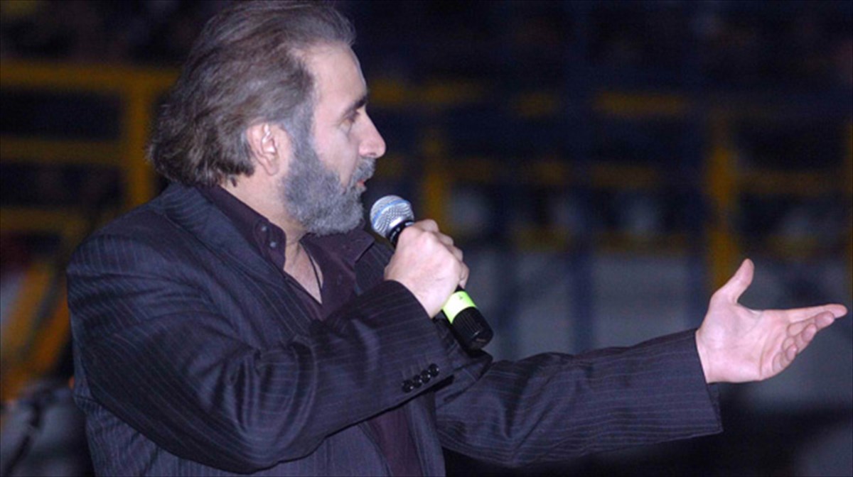 o-lakis-lazopoulos-ksanoigetai-sta-kumata-tou-diadiktuou