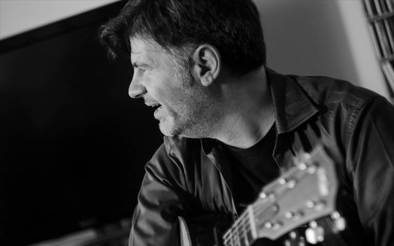 o-foibos-deliborias-se-rolo-radiofonikou-paragogou