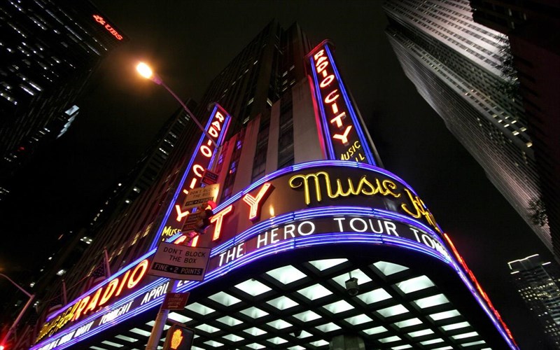 pente-xoligountianes-tainies-pou-eginan-miouzikal