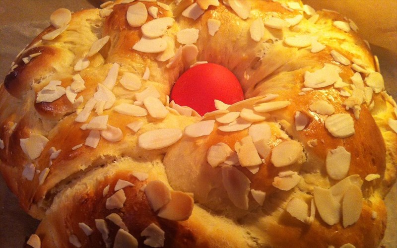 ftiakste-oneiremeno-pasxalino-tsoureki