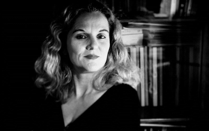 marianna-kalmpari-to-theatro-texnis-prepei-na-gefurosei-to-parelthon-me-to-mellon