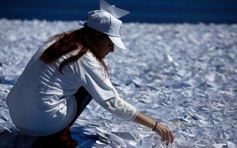 gigantio-peristeri-gia-to-biblio-gkines-eftiaksan-mathites-sto-kallimarmaro