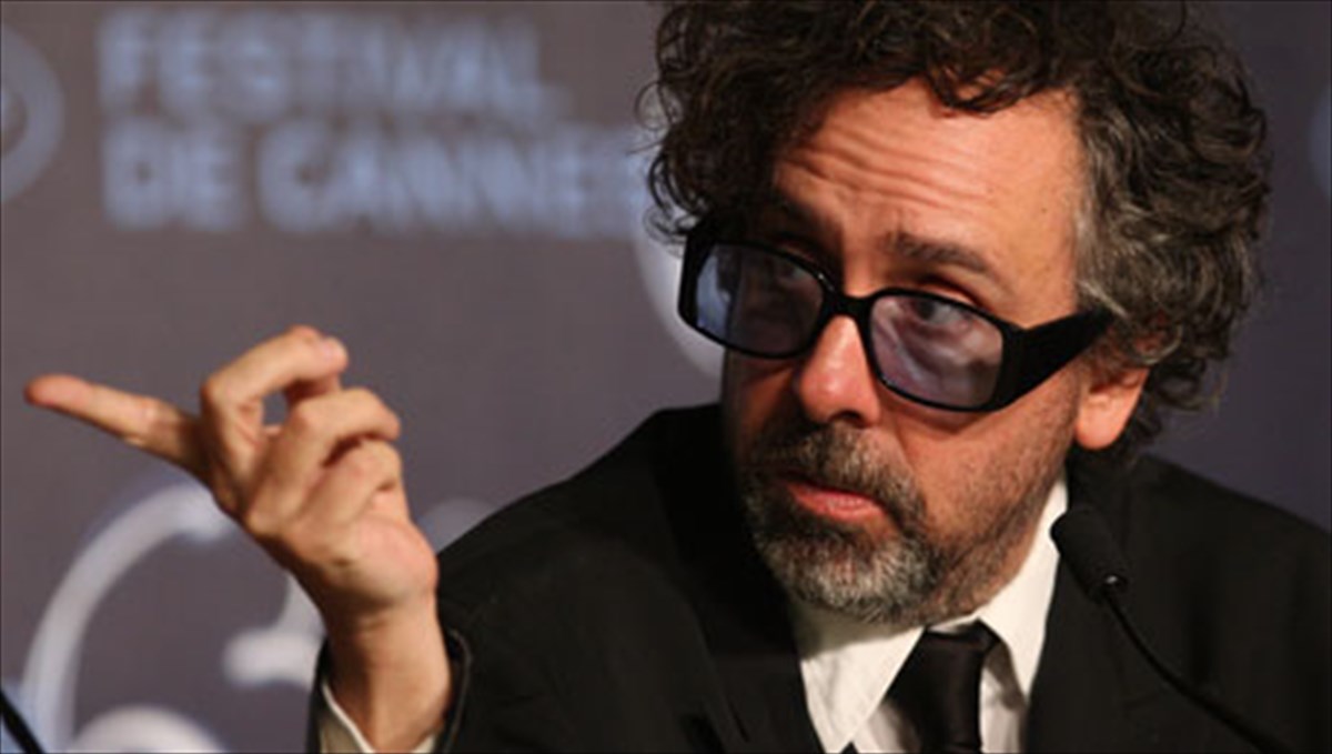 o-tim-mparton-strefetai-stin-panagia-ton-parision