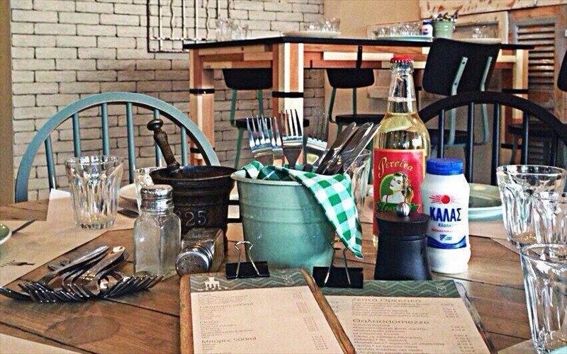 mezze-gia-meze-kai-tsipouro-sti-glufada