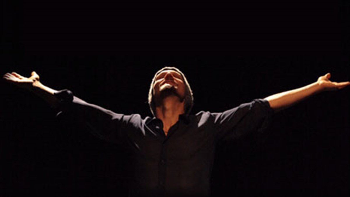 i-foni-ton-James-epistrefei-stin-ellada