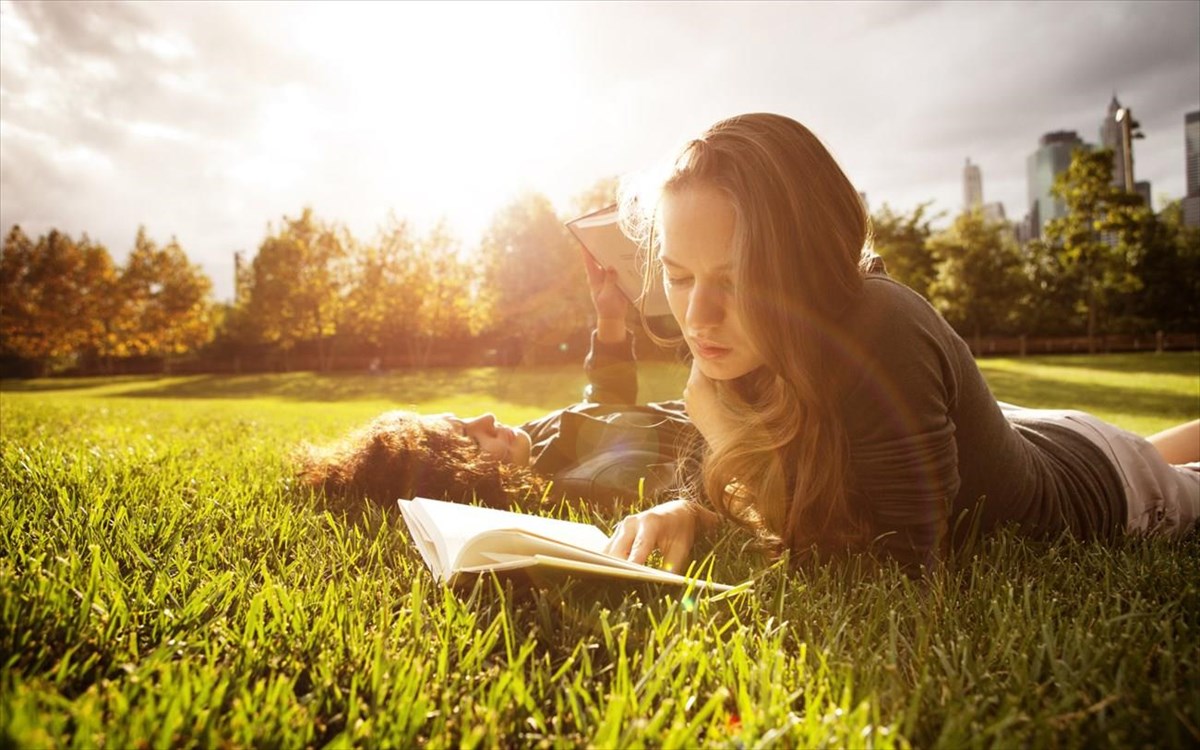 girls-reading-books