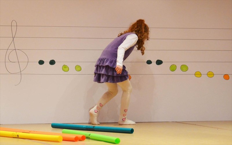 ena-mousiko-ergastirio-gia-paidia-me-autismo-sti-stegi