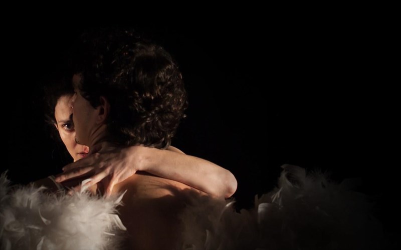 dekaimero-kritiki-theatrou