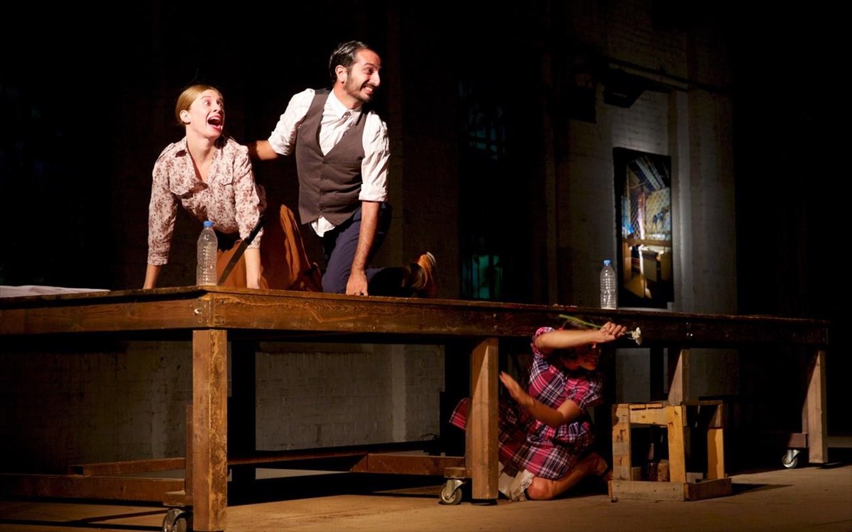 piriniki-oikogenia-bob-theatre-festival-2014-photo