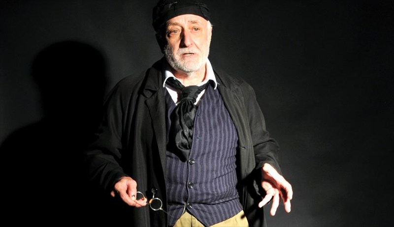 o-tapeinoteros-ton-daskalon-anaballontai-oi-parastaseis