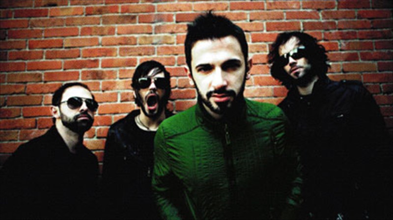 cyanna-i-epoxi-mas-an-kai-duskoli-prosferetai-gia-antlisi-ideon