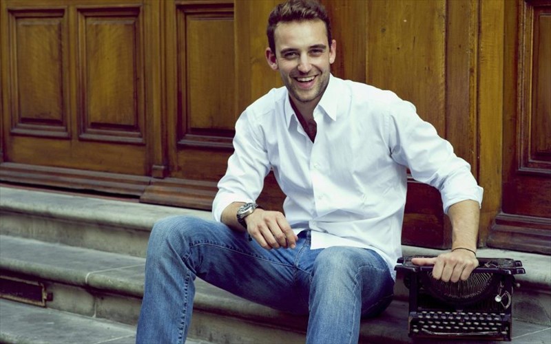 to-neo-muthistorima-tou-zoel-ntiker-sta-ellinika