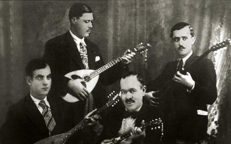 tetras-i-ksakousti-tou-peiraios-me-ti-sfragida-tis-linas-nikolakopoulou-ksakousti-tou-peiraios-me-ti-sfragida-tis-linas-nikolakopoulou