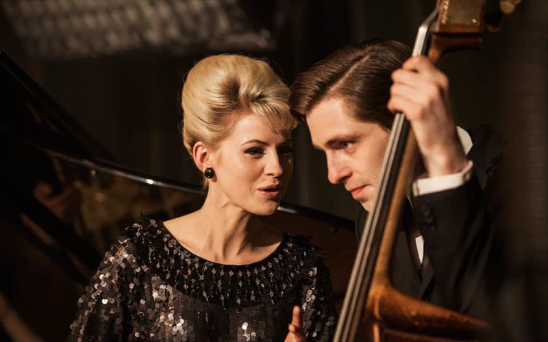 bals-gia-ti-monika-mia-alithini-istoria