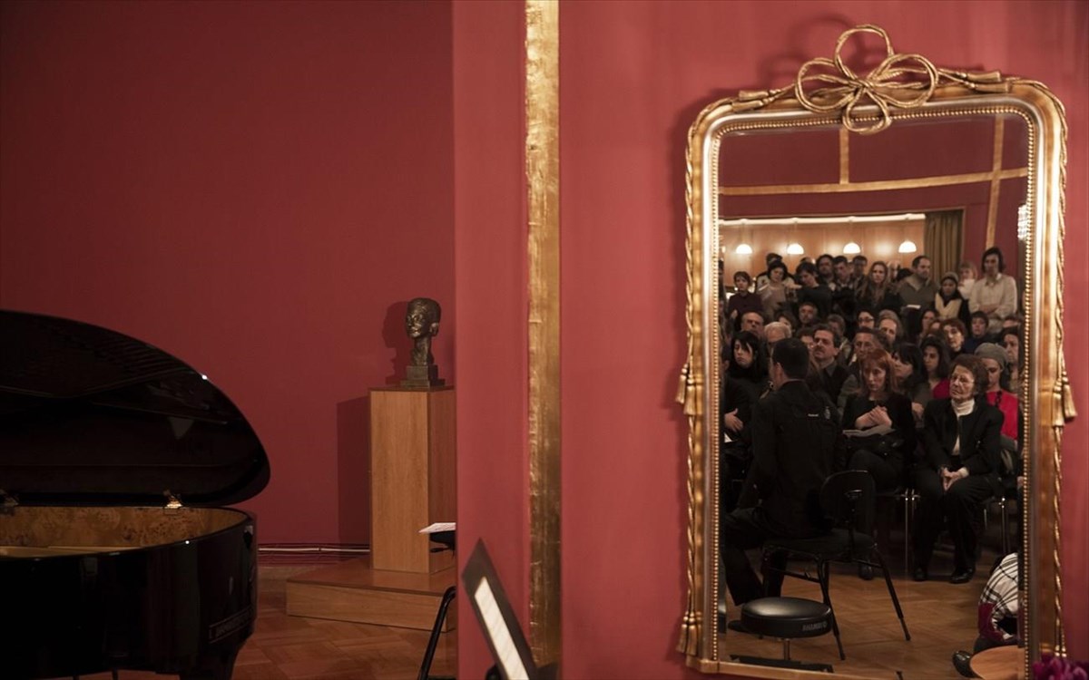 fouage-ethnikis-lurikis-skinis