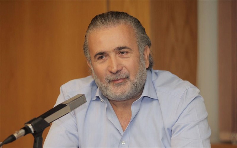 lakis-lazopoulos-anaballetai-i-parastasi-tou-sto-ethniko-theatro-parastasi-tou-sto-ethniko-theatro