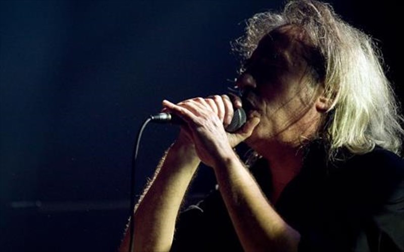 mia-bradia-me-ton-gianni-aggelaka-sto-monastiraki