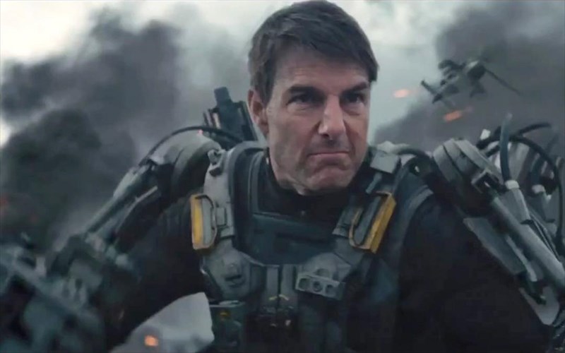 o-tom-cruise-pethainei-gia-na-sosei-ton-kosmo-ma-pali