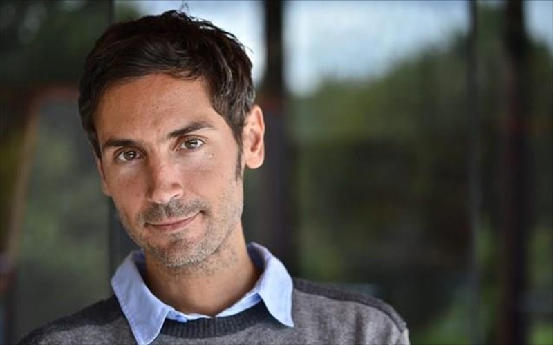 nekros-brethike-o-brabeumenos-me-oskar-skinothetis-malik-bendjelloul-brabeumenos-me-oskar-skinothetis-malik-bendjelloul