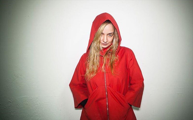 paratasi-parastaseon-gia-tin-kokkinoskoufitsa-tis-kitsopoulou