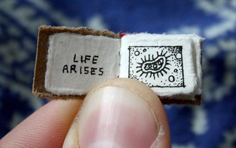 to-mikro-biblio-grammeno-apo-megala-gegonota