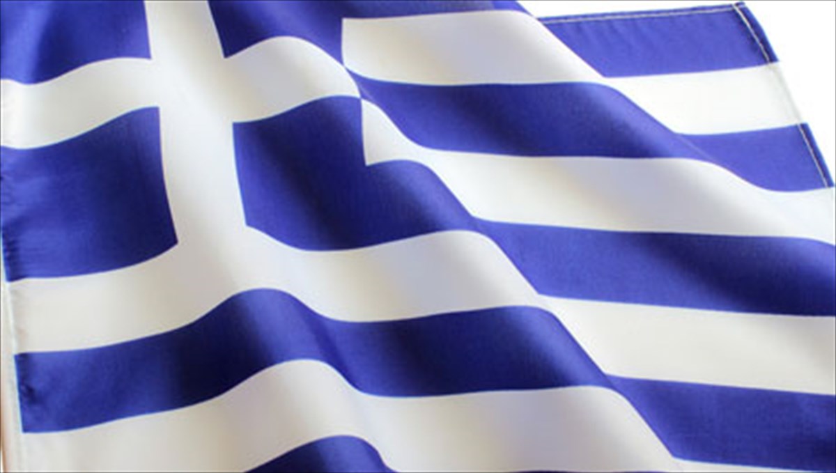 o-zouraris-sikonei-ti-simaia-tis-ellinikis-epanastasis