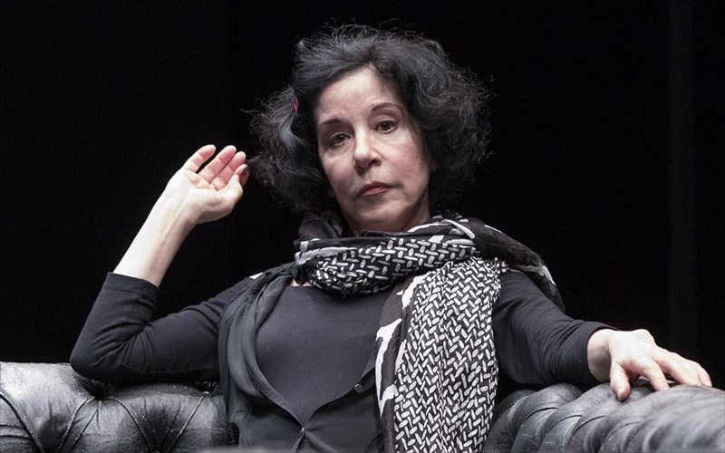 mina-adamaki-tha-euxomoun-na-kataferoume-na-zisoume-pio-suneidita