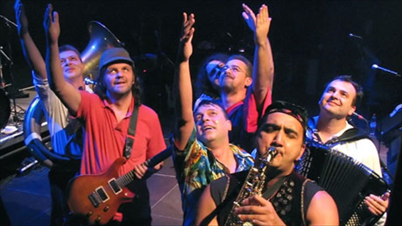 o-polutalantos-emir-kusturica-stin-ellada