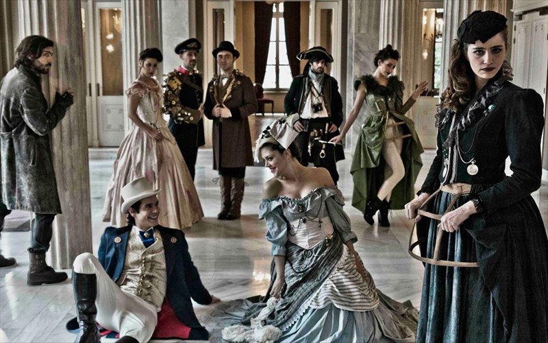 treis-taseis-pou-sfragisan-tin-perasmeni-theatriki-sezon