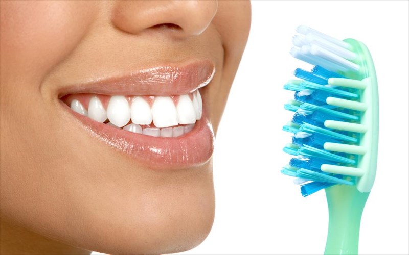 ta-7-amartimata-pou-blaptoun-ta-dontia-sas-amartimata-pou-blaptoun-ta-dontia-sas