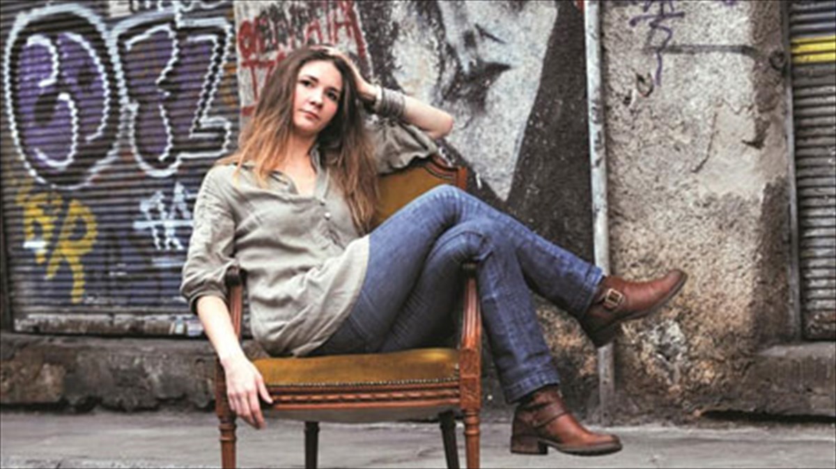 i-basiliki-karakosta-ksediplonei-ksana-tin-kourelou-tis