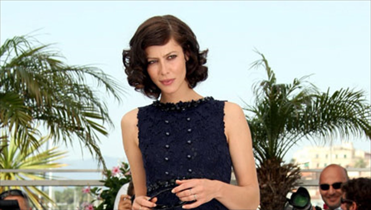 who-is-who-anna-mougklalis