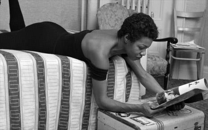 sofa-logia-apo-ti-magia-angkelou