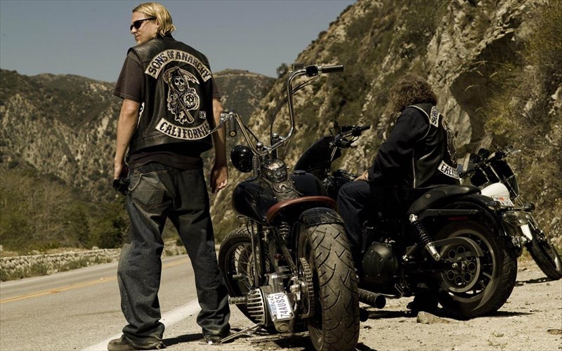 poies-seires-apoxairetame-suntoma