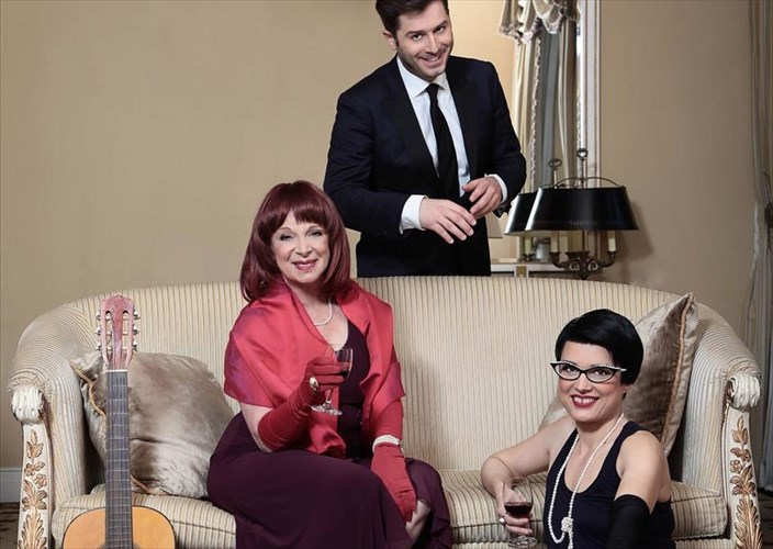 anna-fonsou-eustathia-kai-aleksandros-mpourdoumis-mousikotheatriki-sumpraksi-sto-badminton