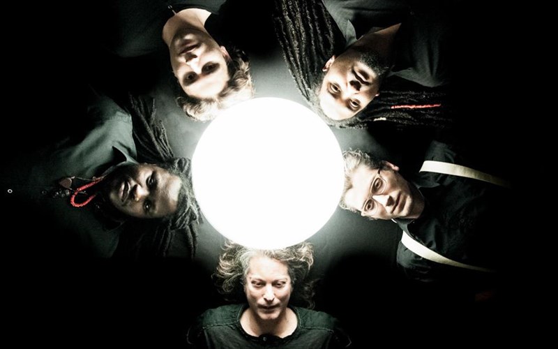 singularity-project-to-gkremisma-ton-gefuron-prosferei-ligotera-apo-to-xtisimo