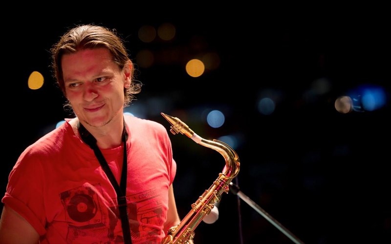 o-giannis-kasetas-live-ston-kipo-tou-nomismatikou-mouseiou