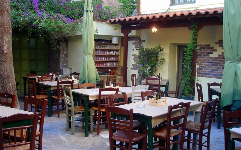 to-piato-tis-boulas-anoikse-tin-taratsa-tou