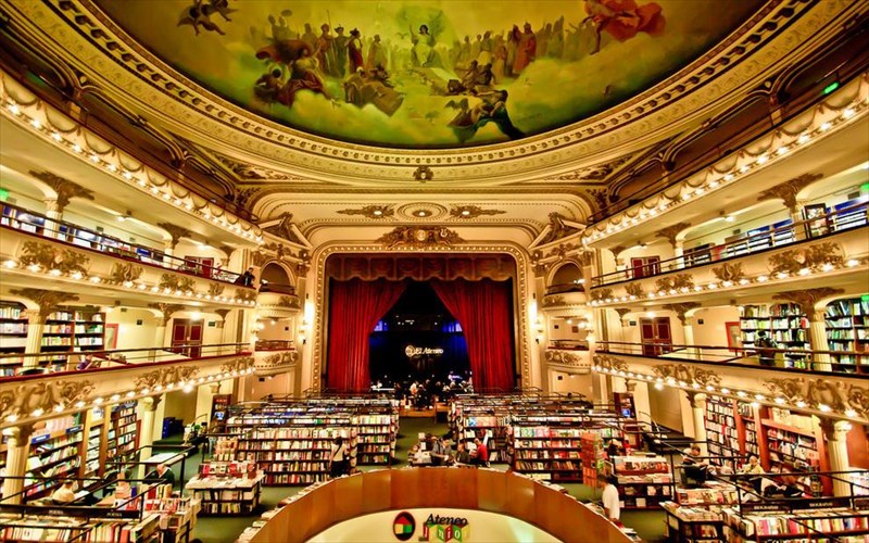 12-bibliopoleia-ston-kosmo-pou-perimenoun-na-ta-episkeftheis