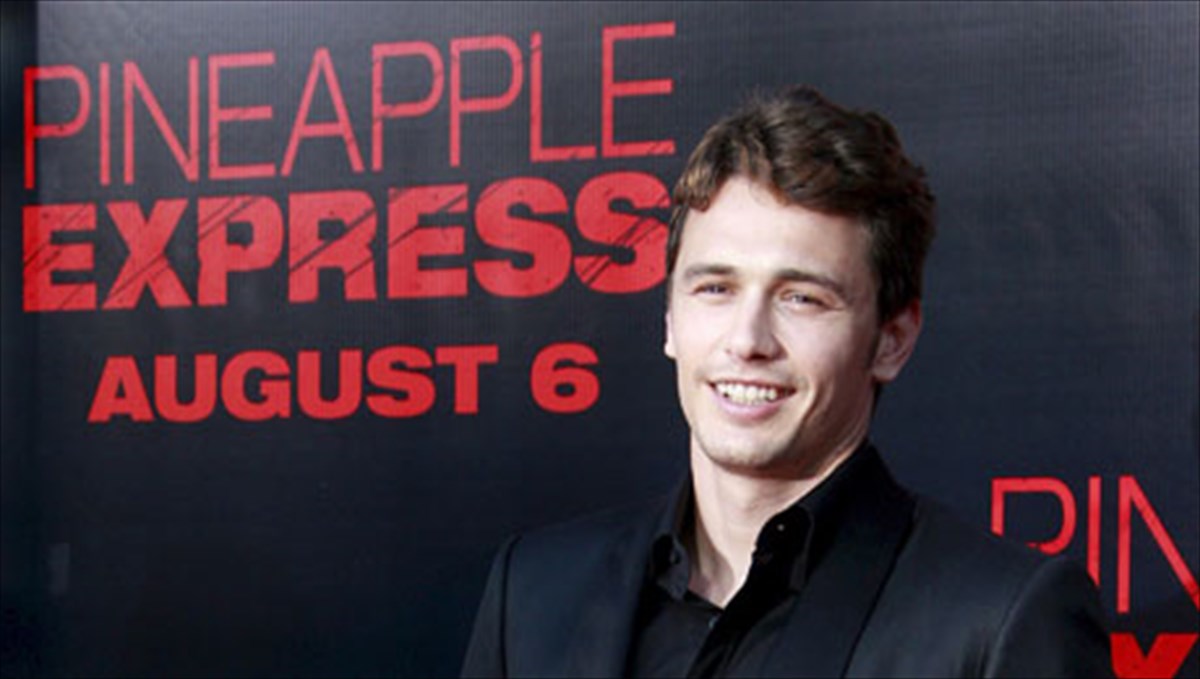 o-tzeims-franko-perna-piso-apo-tis-kameres